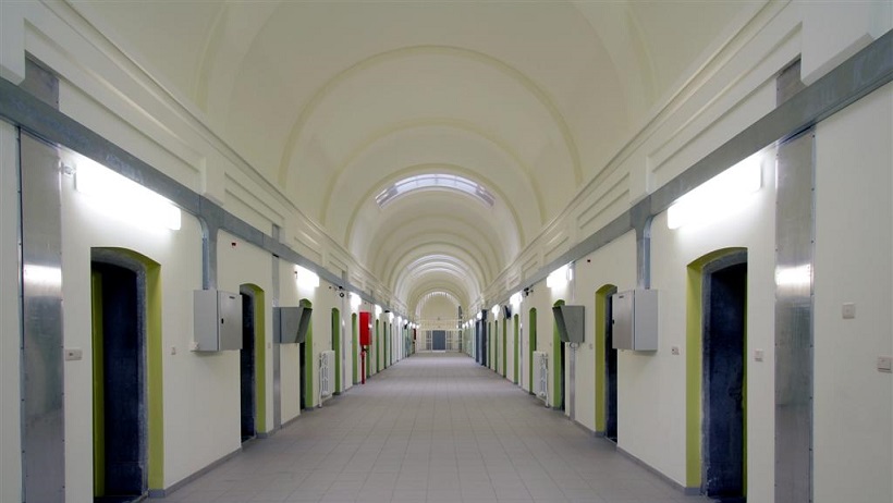 Belgische gevangenissen in 2011: veiligheid en strijd tegen overbevolking